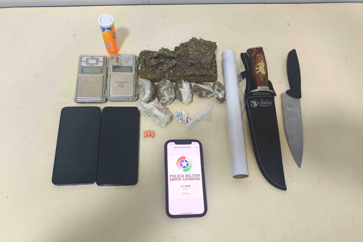 Denúncia faz PM prender homem com drogas escondidas em cooler no bairro Sete, em Gaspar