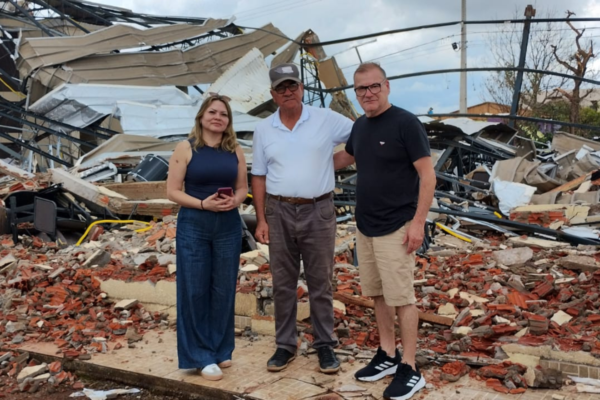 Casal de Gaspar leva doações para os atingidos pelo tornado no Paraná