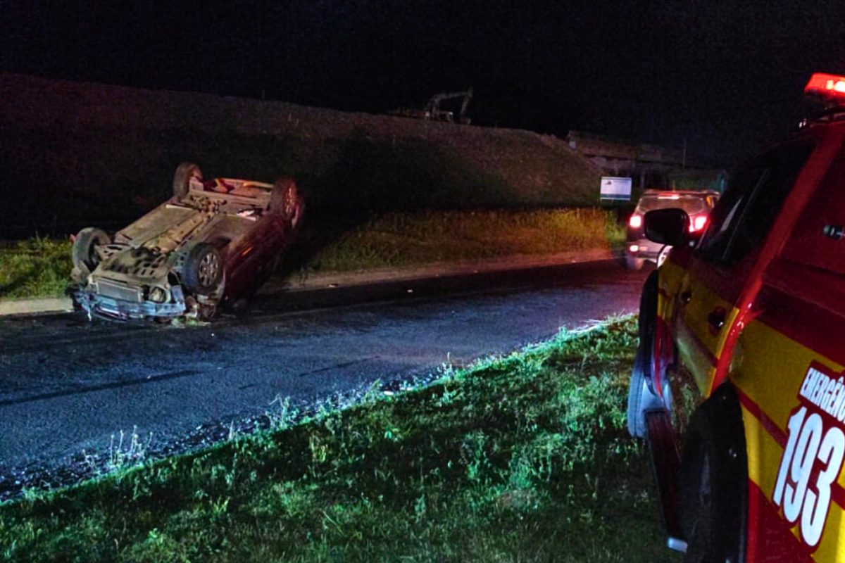 Capotamento � registrado na BR-470, pr�ximo � entrada de Gaspar