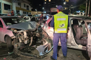 Colisão entre três carros deixa adultos e criança feridos em Blumenau