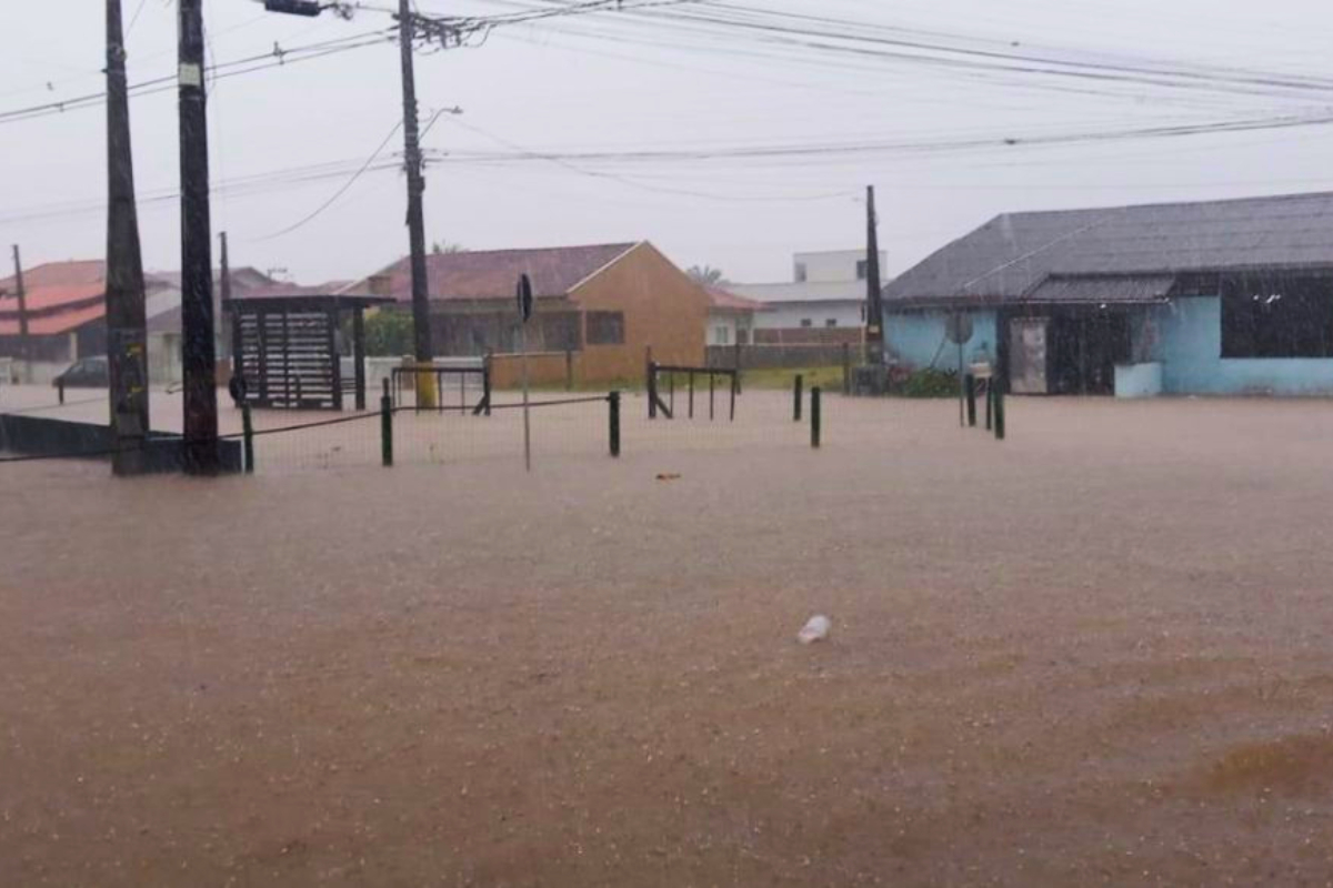 Governo de SC anuncia recursos para cidades que decretaram situação de emergência após chuvas