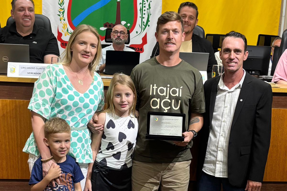 Gasparense que salvou mulher que se jogou no rio é homenageado na Câmara de Vereadores