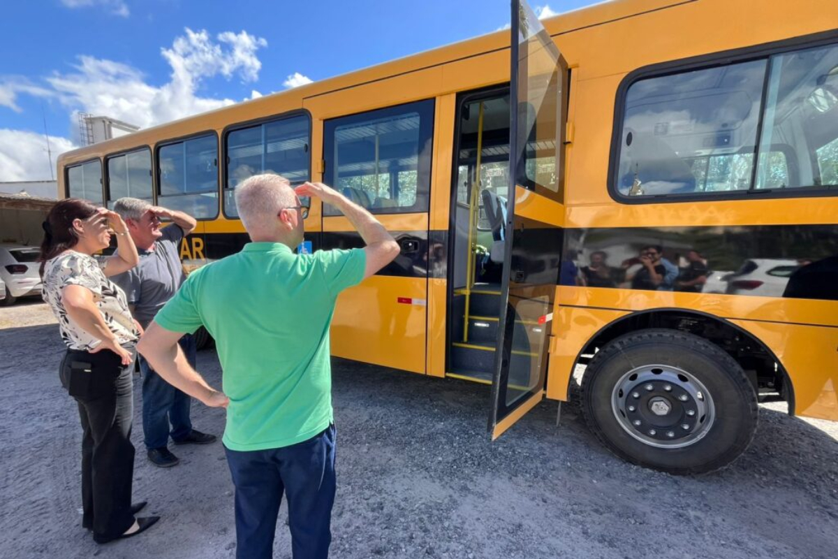 Frota da Secretaria de Educação de Gaspar recebe primeiro ônibus com ar-condicionado