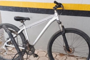 Jovem pinta bicicleta furtada para despistar a PM, mas acaba preso no bairro Sete