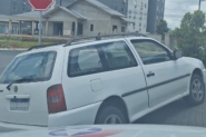 Carro furtado em Gaspar � encontrado abandonado em Ilhota