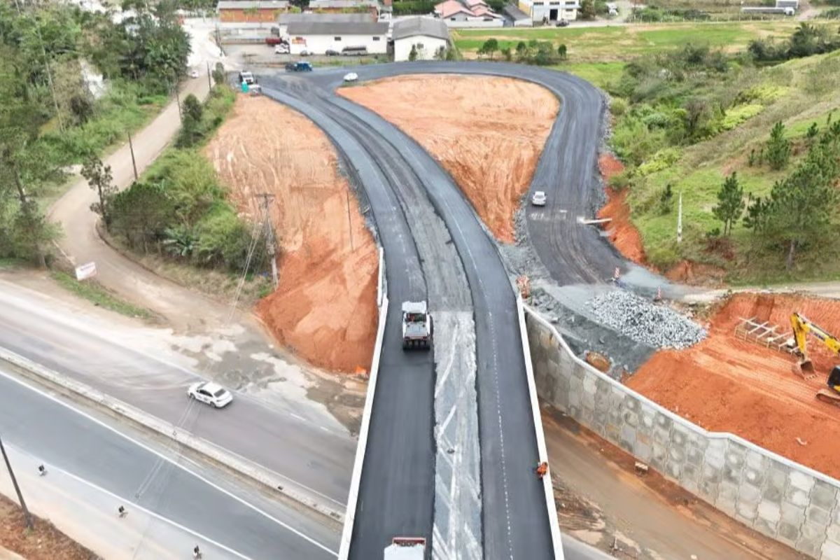 Liberado viaduto perto da Segalas, na BR-470, em Gaspar