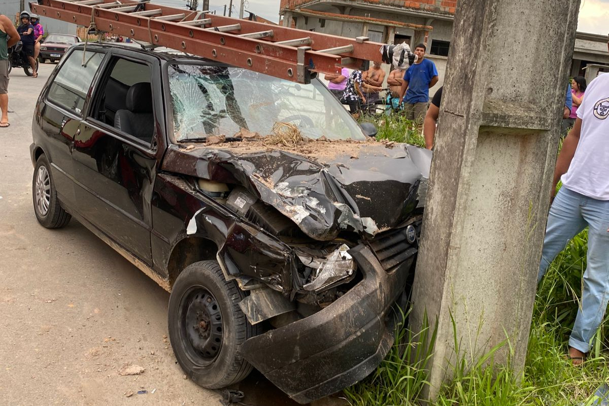 Colis�o entre carro e moto deixa piloto ferido em Ilhota; motorista n�o foi encontrado