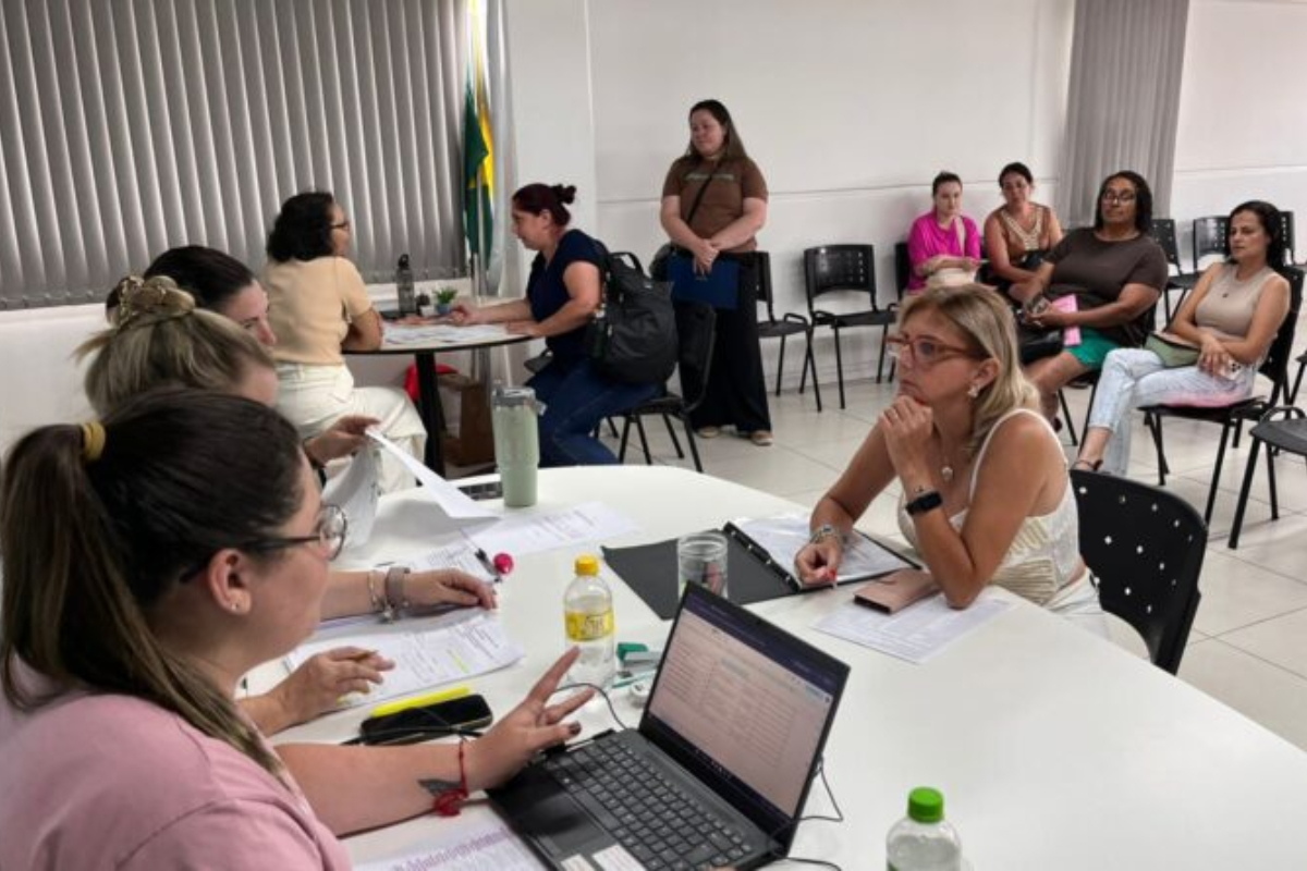 Gaspar promove efetiva��o de novos professores na rede municipal