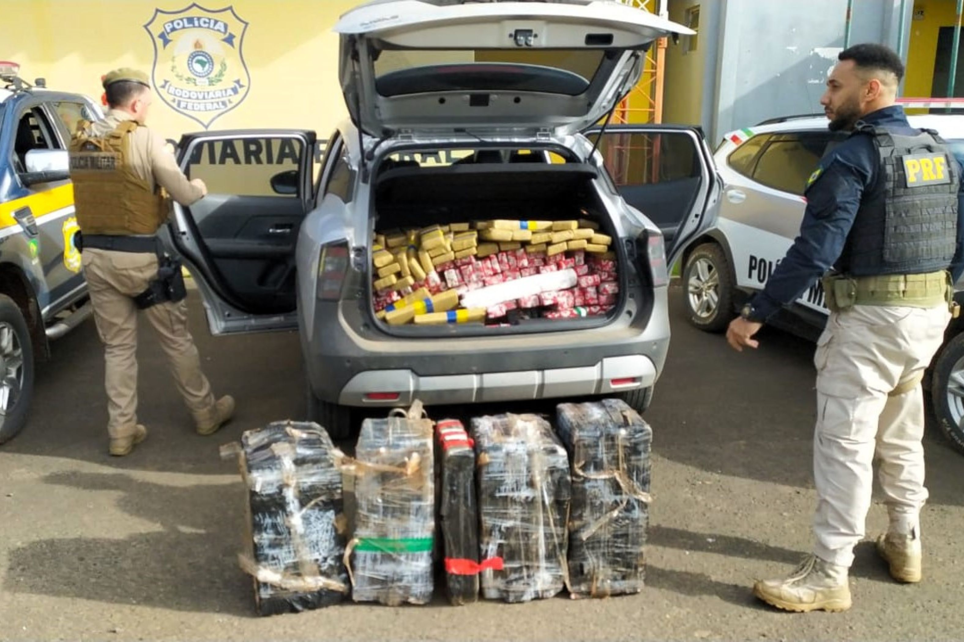 Mais de meia tonelada de maconha � interceptada ap�s persegui��o no Planalto Norte de SC