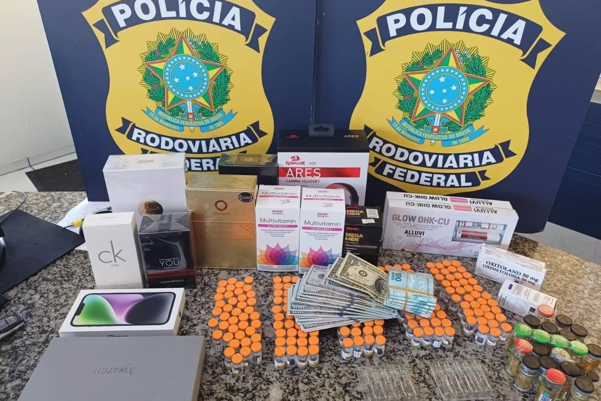 PRF intercepta carga ilegal de anabolizantes e rem�dios para emagrecer na BR-101, em Joinville