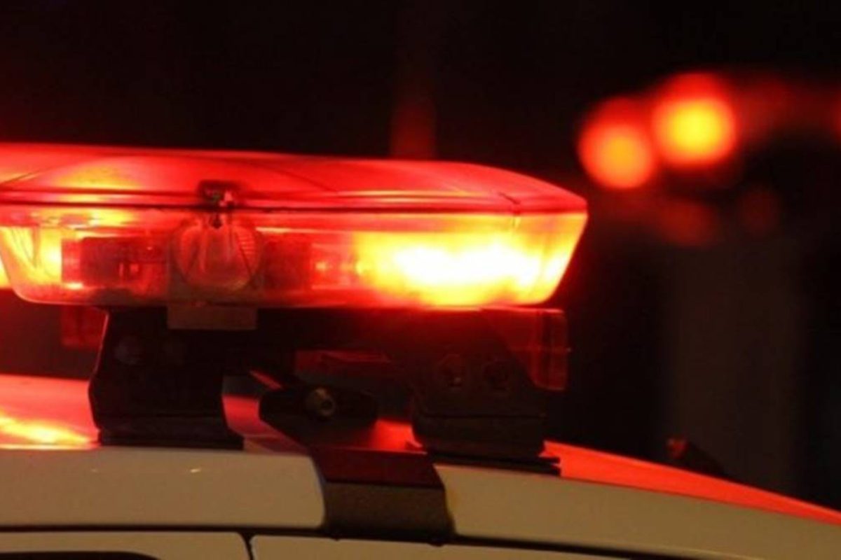 Motorista b�bado colide contra carro, tenta atropelar homem e � contido por tiro em Blumenau