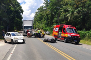 Motociclista fica ferido e m�e e filha saem ilesas em acidente na Ivo Silveira, entre Gaspar e Brusque