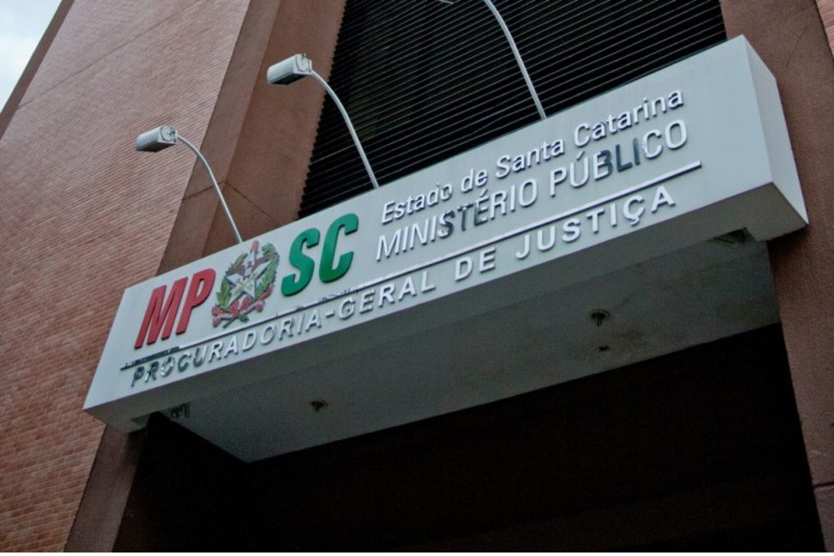 Padre � denunciado por importuna��o sexual contra dois trabalhadores no Vale do Itaja�