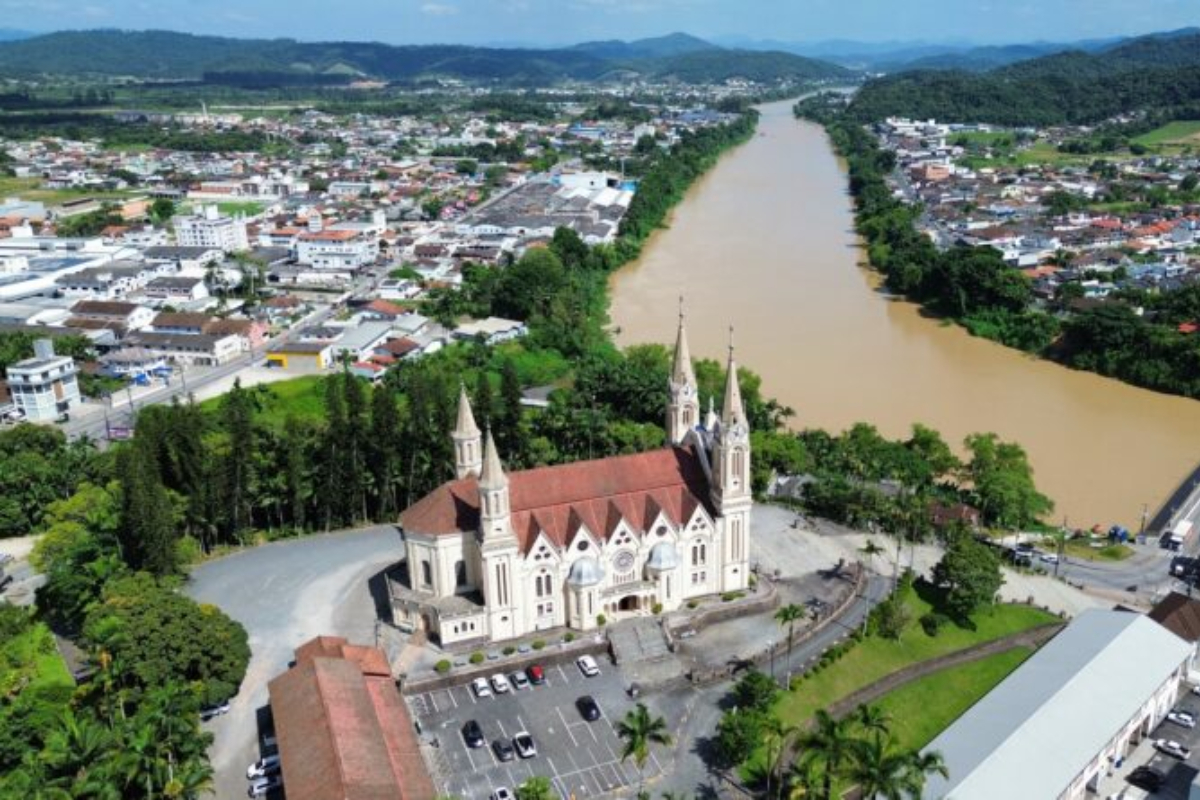 Gaspar come�a a distribuir 28 mil carn�s do IPTU; previs�o � de arrecadar R$20 milh�es