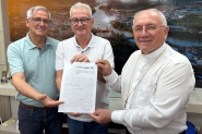 Bispo e Prefeito de Gaspar assinam acordo que autoriza troca de terrenos entre munic�pio e Diocese de Blumenau