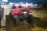 Jeep de trilha capota em estacionamento de mercado em Gaspar
