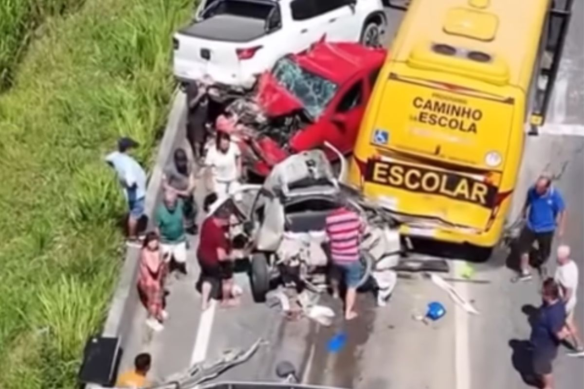 Fam�lia sai ilesa de grave acidente que destruiu carro na BR-101