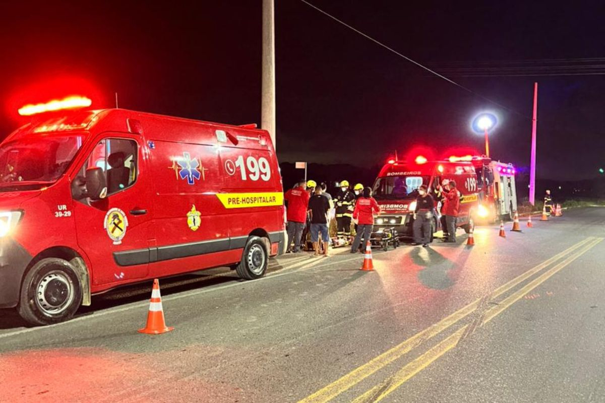 Queda de moto deixa dois feridos no acesso a Ilhota