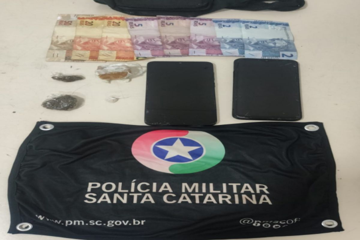 Traficantes s�o presos com drogas prontas para venda no Figueira, em Gaspar