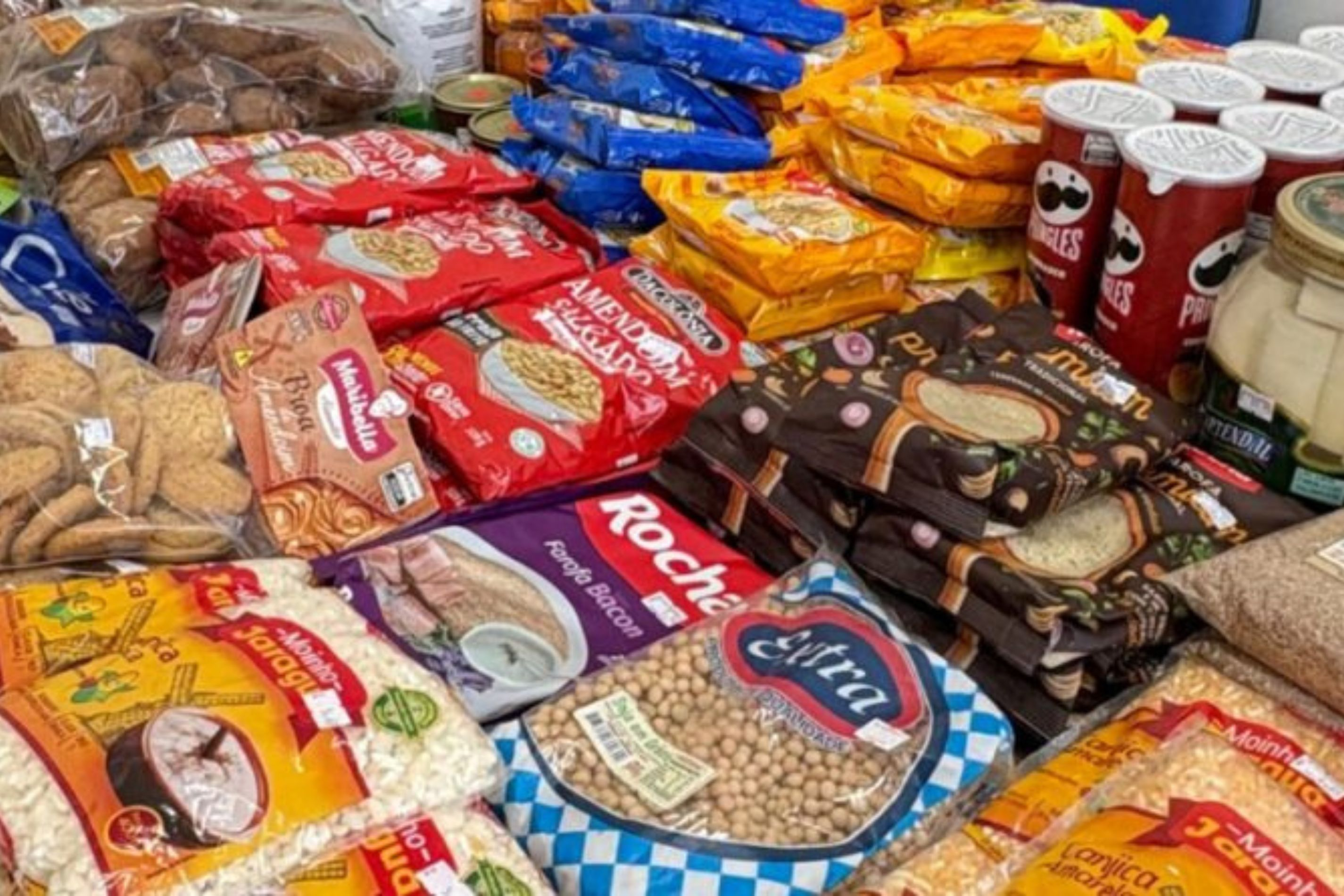 Procon apreende quase 250 produtos vencidos em mercados de Gaspar