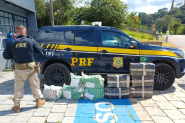 Carros em alta velocidade chamam aten��o e PRF apreende mais de 160 quilos de maconha no Alto Vale