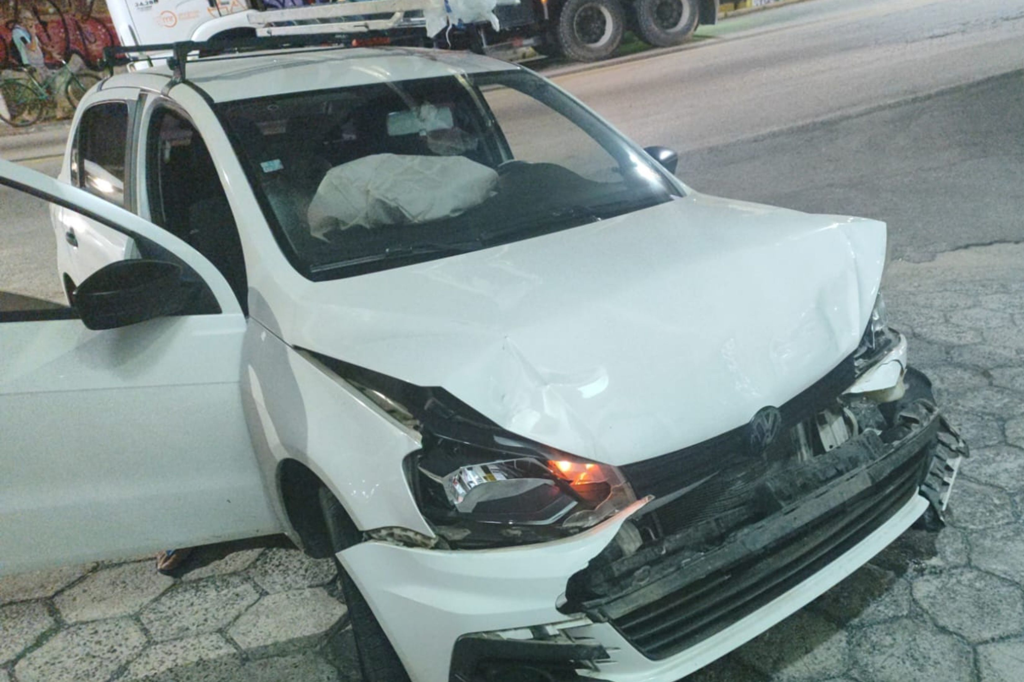 Menor � hospitalizado ap�s engavetamento na Nereu Ramos, em Gaspar