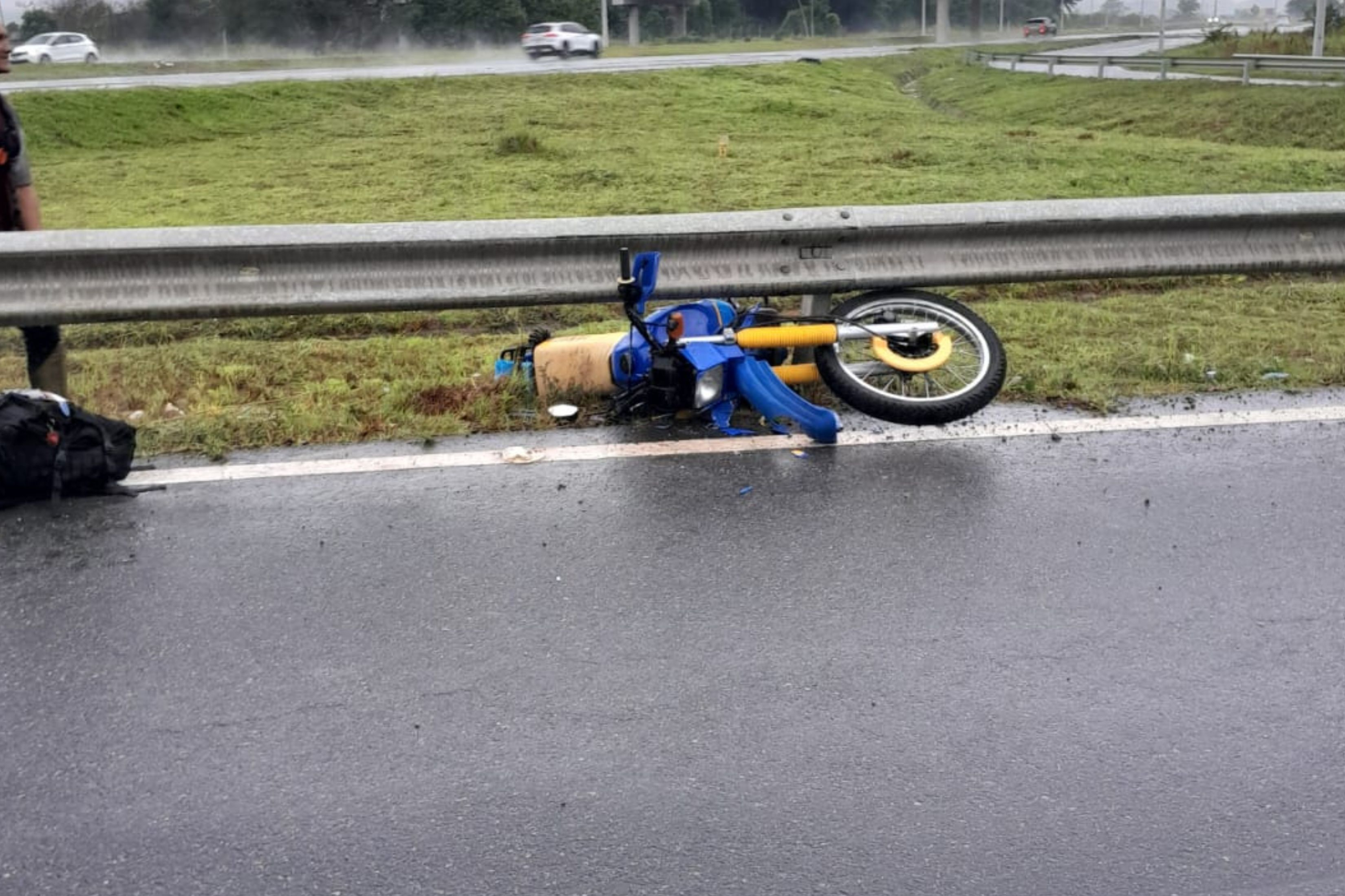 Motociclista fica ferido em acidente no acesso a Ilhota