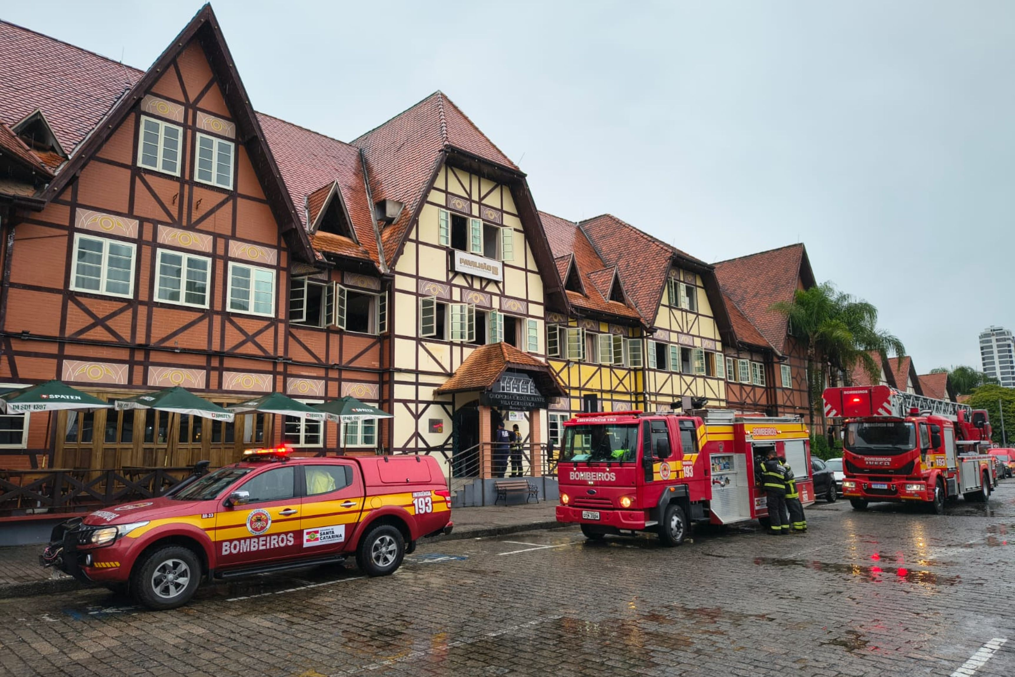 Princ�pio de inc�ndio atinge restaurante no Parque Vila Germ�nica, em Blumenau