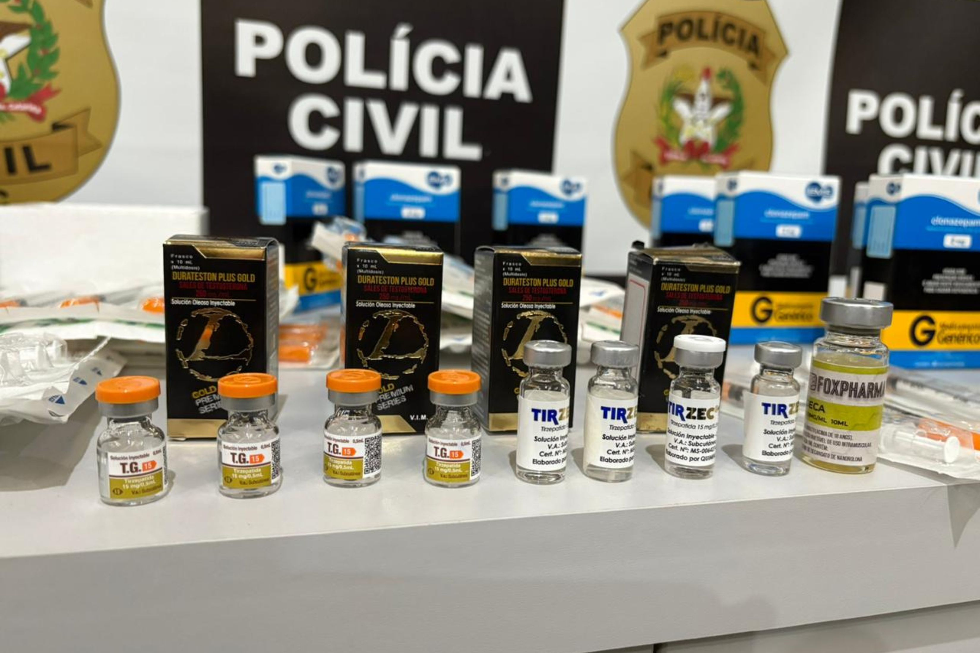 Dono de farm�cia, atendente e fornecedor s�o presos por venda de anabolizantes e tizerpatidas em Gaspar