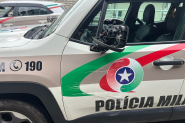 Confronto termina com viatura da PM danificada e homem morto a tiro em Gaspar