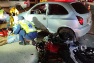 Colis�o entre carro e moto deixa dois feridos na Ivo Silveira, em Gaspar
