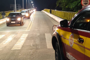 Duas pessoas s�o atropeladas na faixa de pedestres no Centro de Gaspar