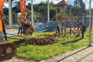 Pra�a de Gaspar ganha novo parque infantil com brinquedos para crian�as com defici�ncia