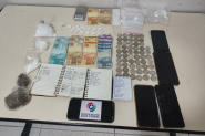Usu�rio indica ponto de venda de drogas e traficante � preso na Margem Esquerda
