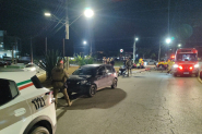 Colis�o entre carro e moto deixa jovem ferido no trevo da antigo Parolli