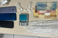PM encontra drogas em casa usada para o tr�fico e mulher e adolescente s�o levadas � delegacia em Gaspar