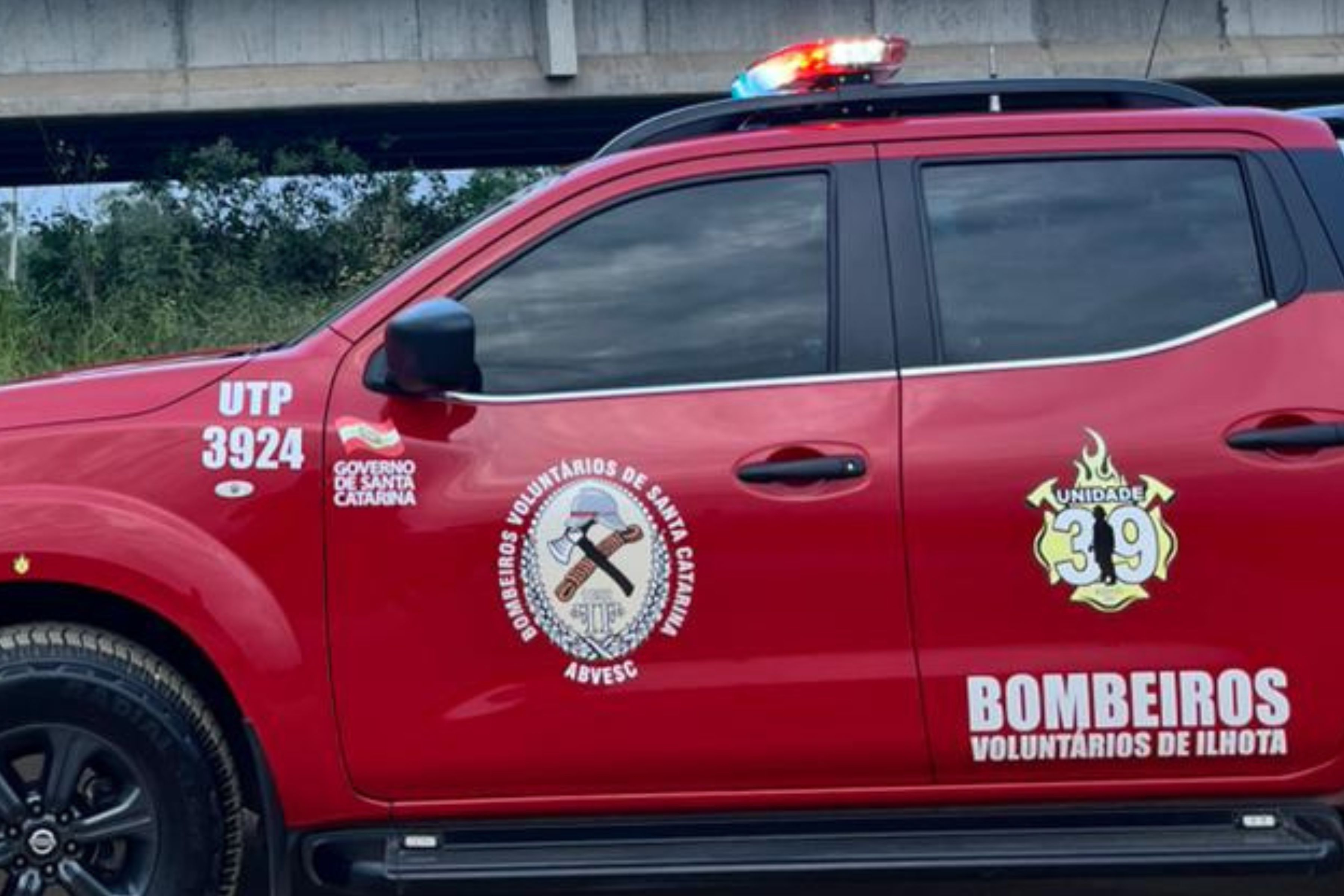 Colis�o entre duas motos mobiliza bombeiros volunt�rios e Samu em Ilhota