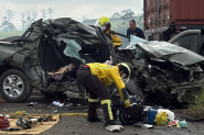 Acidente grav�ssimo destr�i carro e mata duas pessoas na BR-470, em Pouso Redondo