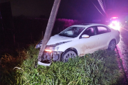 Carro colide contra poste na Jorge Lacerda, em Ilhota, e uma pessoa � hospitalizada