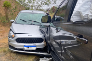 Acidente entre carros deixa dois feridos no Ba� Central, em Ilhota