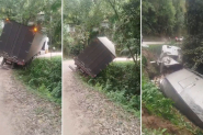 Carreta tomba em ribanceira em curva no Gaspar Alto