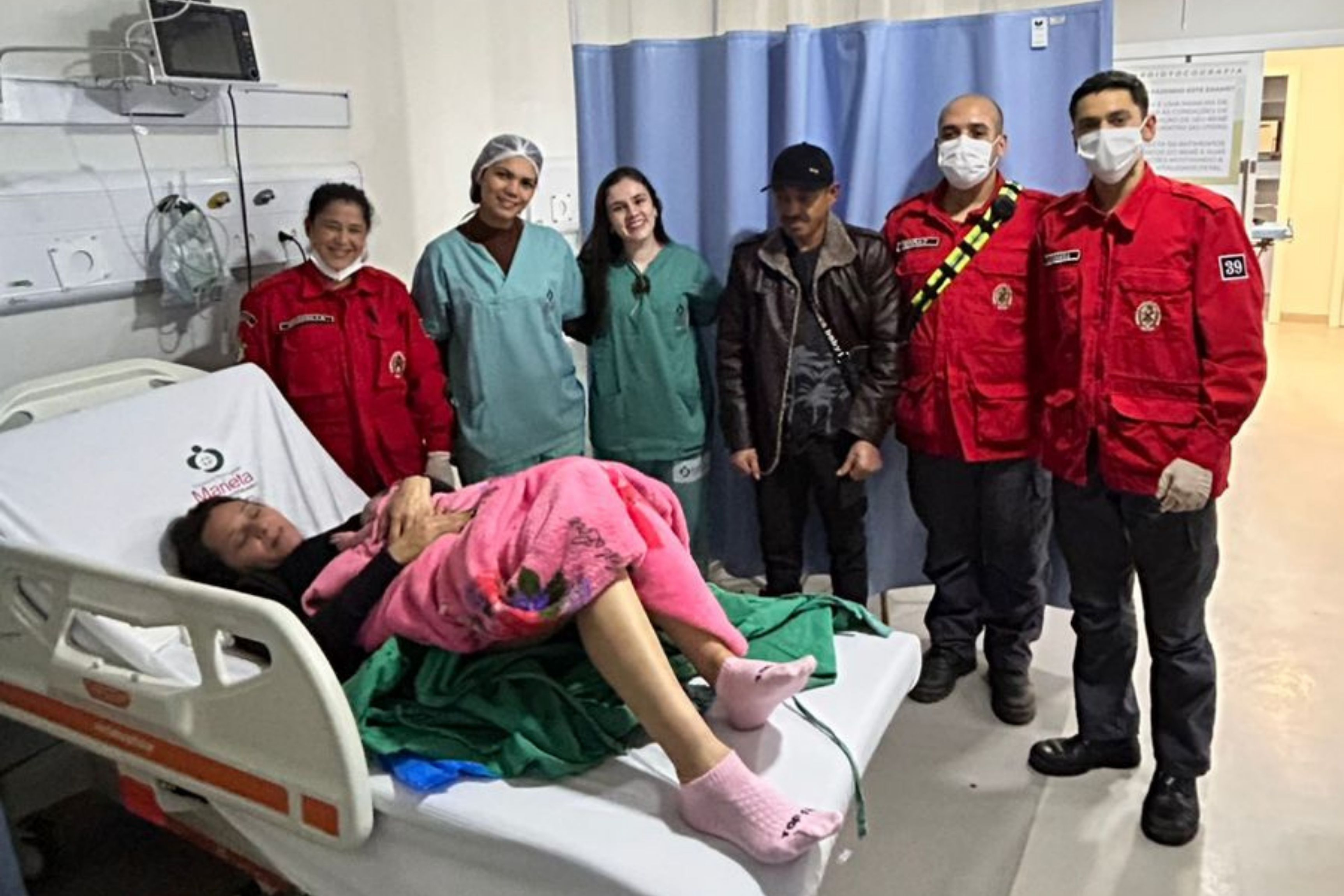 Beb� nasce ap�s m�e entrar em trabalho de parto dentro de ambul�ncia dos Bombeiros de Ilhota