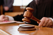 Ex-estagi�ria da Justi�a de SC que passou informa��es para fac��o criminosa e comprometeu opera��o policial � condenada