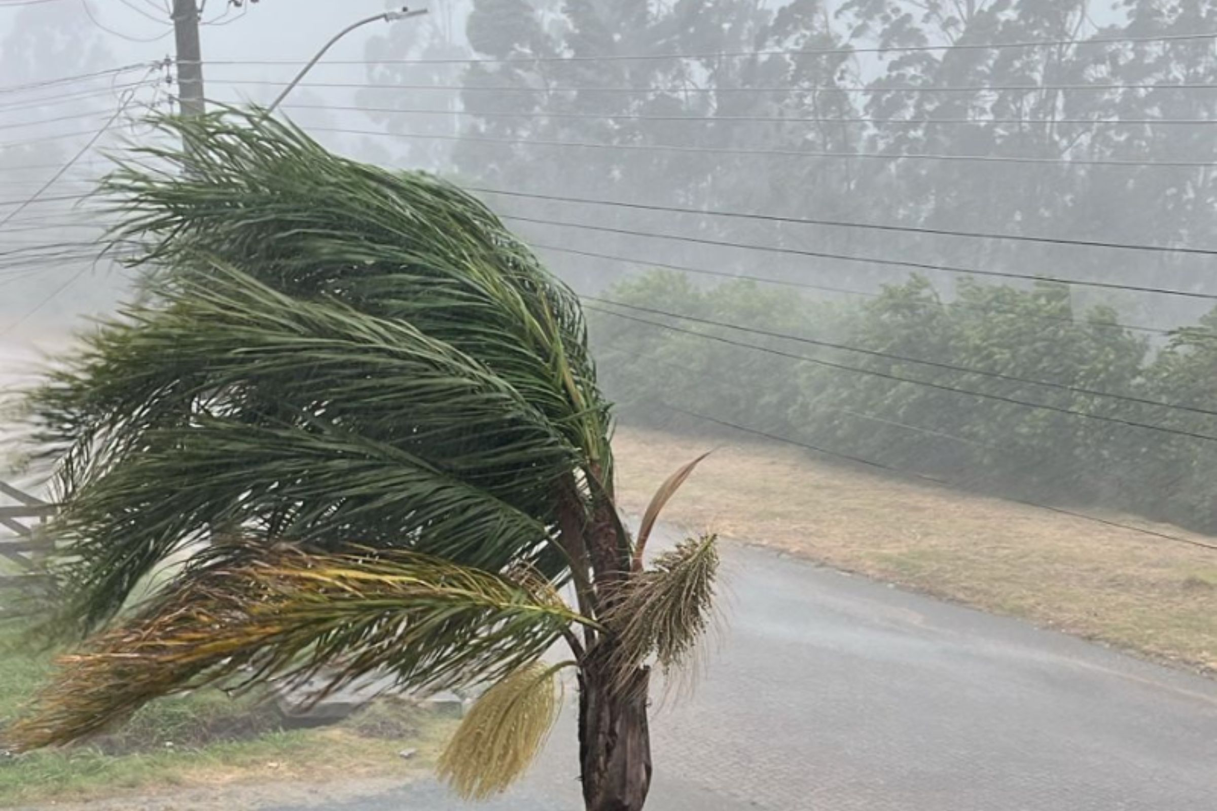 Gaspar tem risco muito alto de temporais com granizo e vendaval na tarde desta sexta