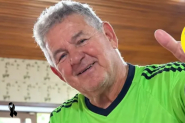 Gaspar se despede de Jos� Lana, o Zeca Bator�