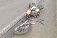 Jovem morre, irm�o fica gravemente ferido e moto � completamente destru�da em acidente no Extremo-Oeste de SC