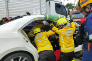 Acidente entre carro e caminh�o deixa idoso ferido na entrada do Bom Jesus, em Gaspar 
