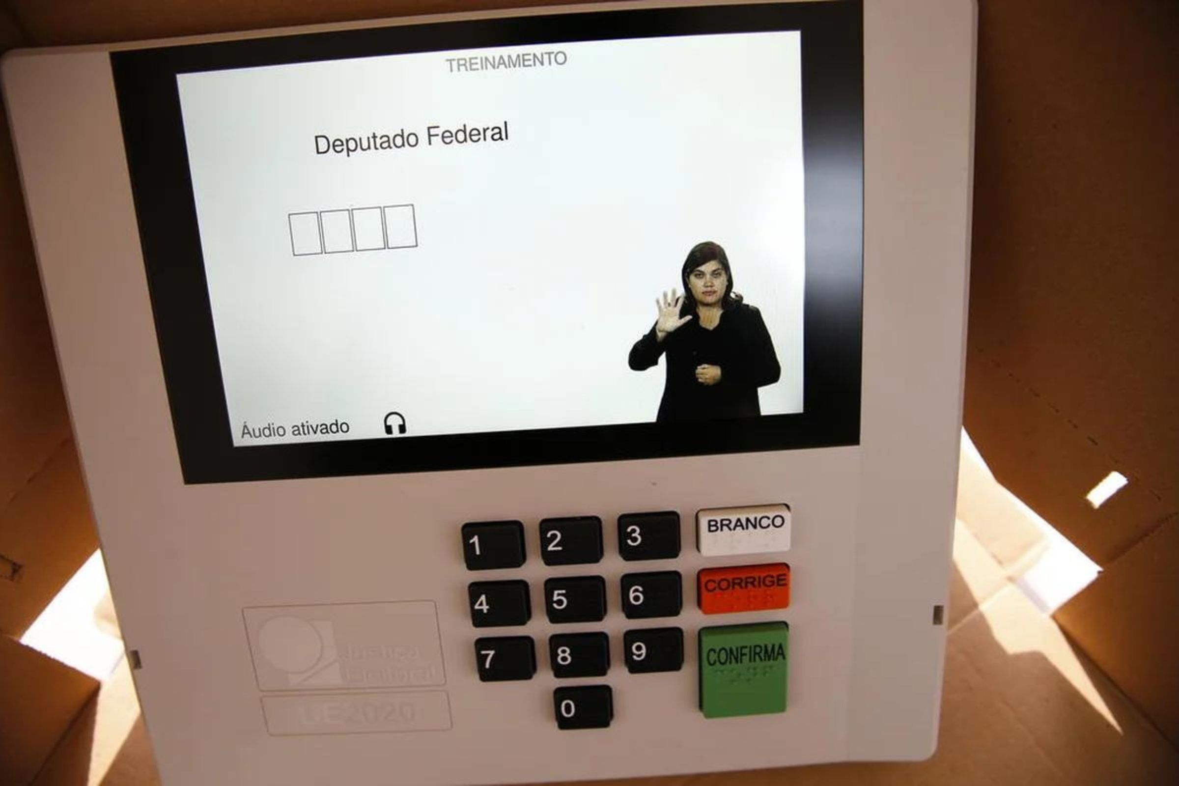 Urnas eletr�nicas ampliam acessibilidade e refor�am inclus�o
