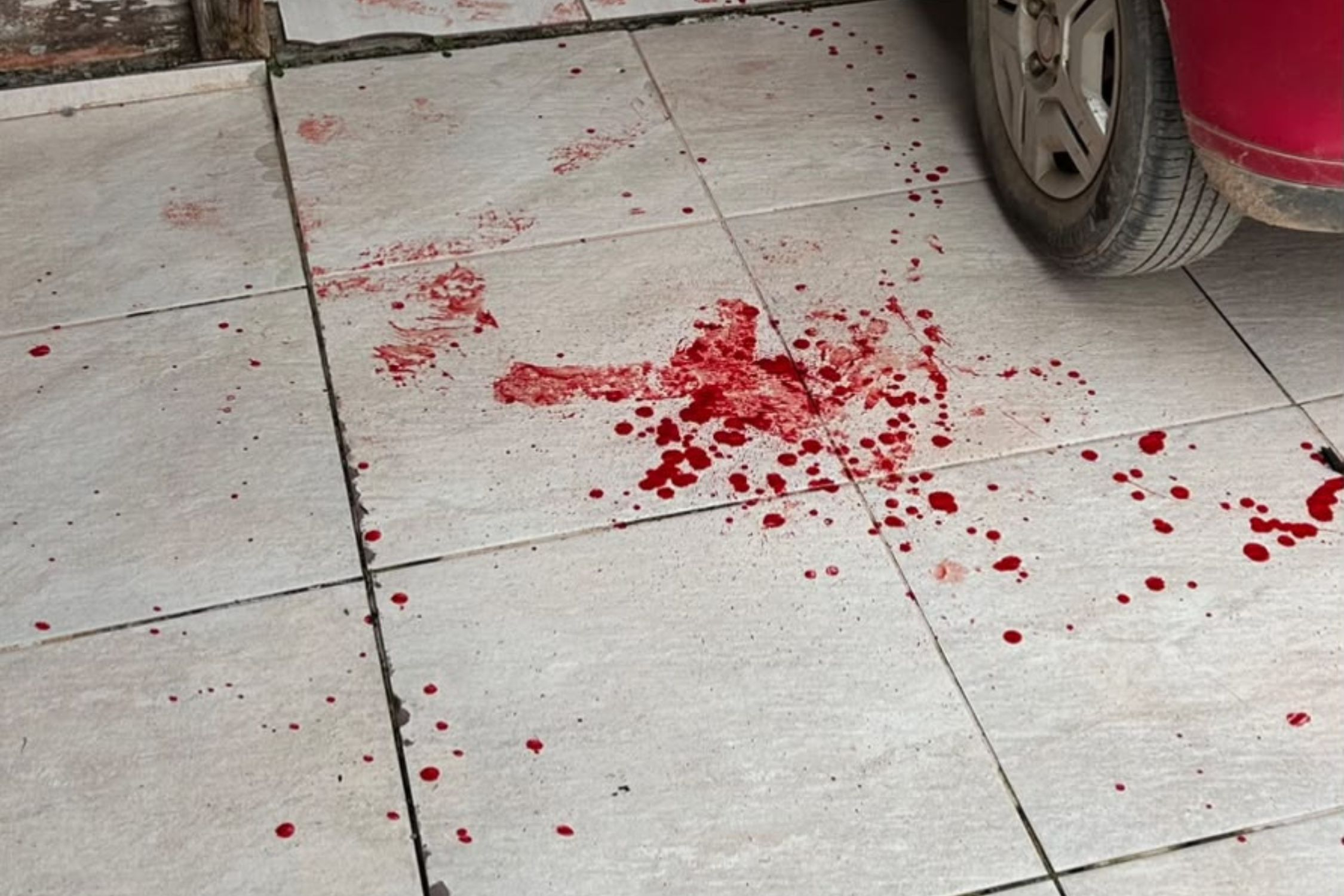 Homem � esfaqueado com fac�o no Ba� Baixo, em Ilhota