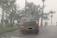 Carro derrapa no morro da Igreja Matriz, no Centro de Gaspar